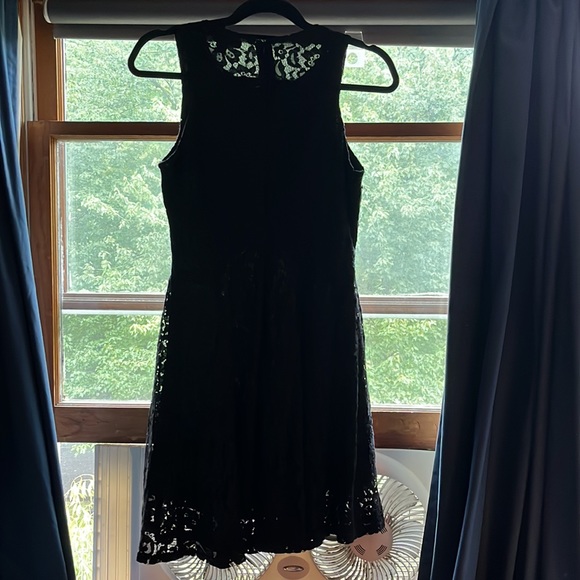 Black lace dress - Picture 2 of 3
